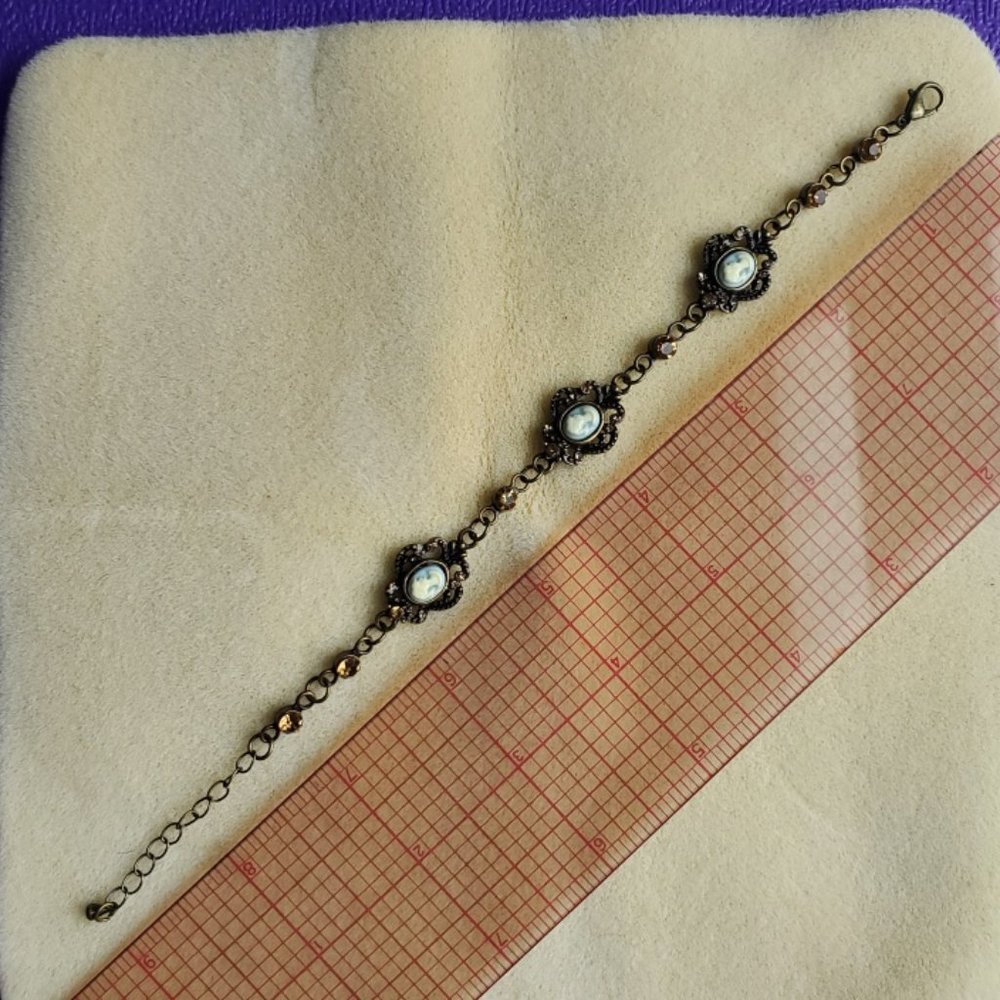Cameo Rhinestone Chain bracelet